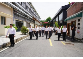 湛江市黨政代表團(tuán)赴佛山市考察——廣東省副省長(zhǎng)、湛江市委書記劉紅兵先生率考察團(tuán)蒞臨紅獅陶瓷總部參觀調(diào)研